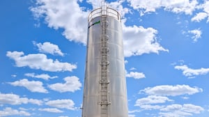 Novid Inc._stainless steel custom industrial liquid storage tank with ladder and handrails