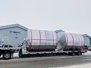 Novid stainless steel flat bottom liquid fertilizer chemical storage tanks wrapped on flat deck trailer for transport