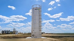 novid stainless steel flat bottom industrial tank with ladder and cage