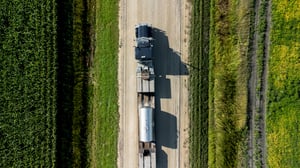 novid stainless steel nurse tank on flat deck trailer-3