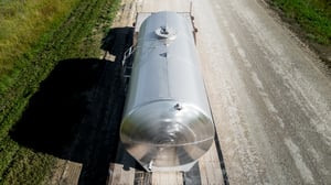 novid stainless steel nurse tank on flat deck trailer-5