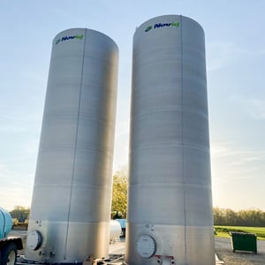 novid tanks_his green acres langenburg saskatchewan_stainless steel liquid fertilizer storage tanks-1